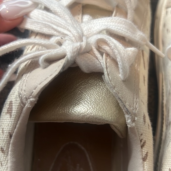 Universal Threading Goods Co. - Picture 2 of 5